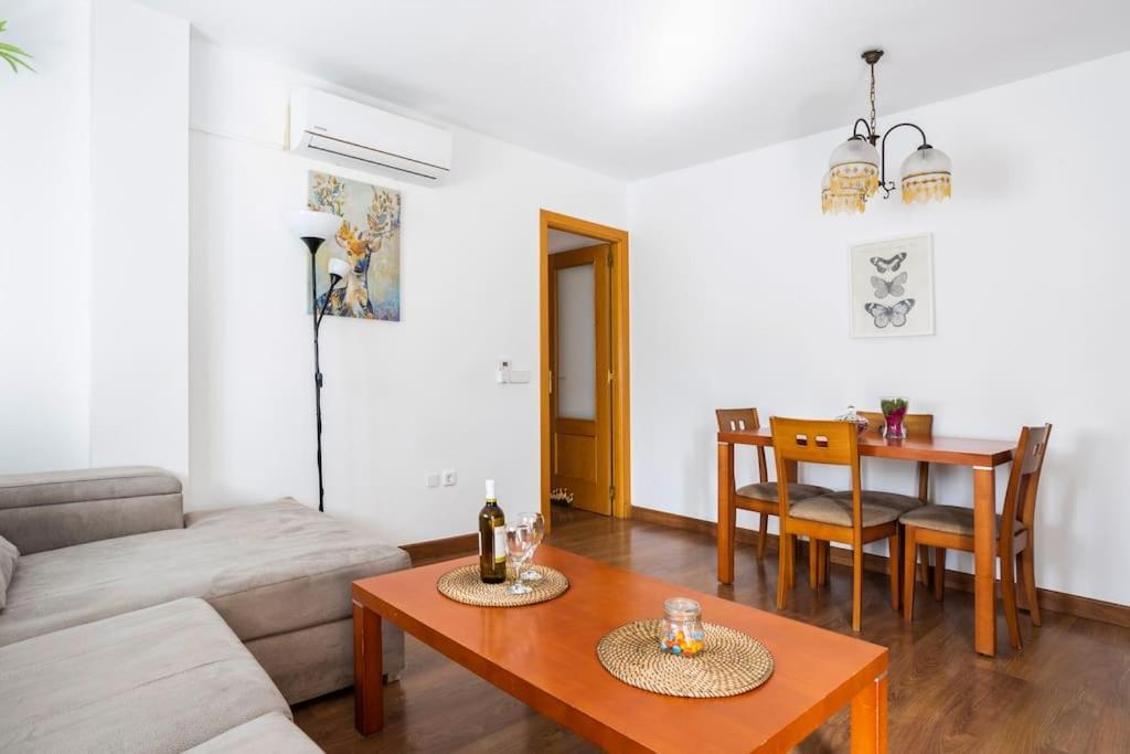 Ayala Beach Apartment Málaga Esterno foto